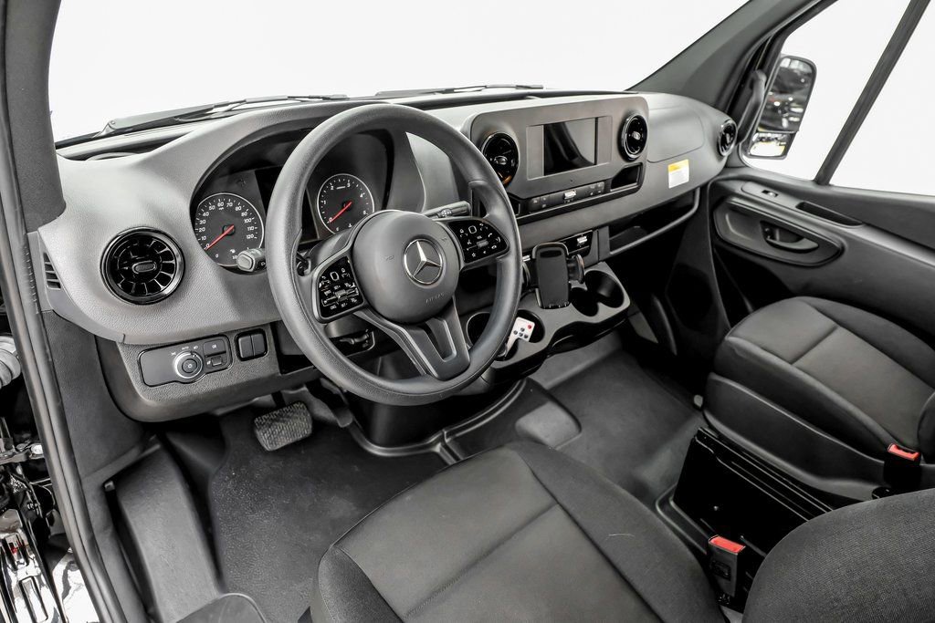 Used 2024 Mercedes-Benz Sprinter 3500 image 6