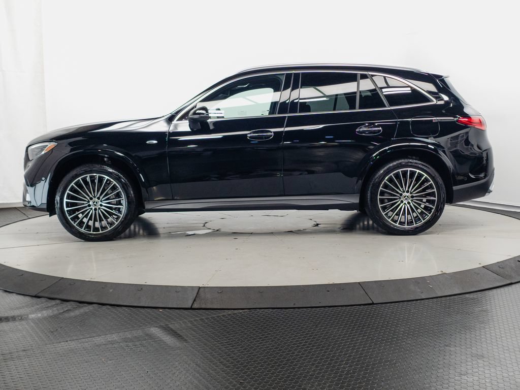 Used 2025 Mercedes-Benz GLC 350e 4MATIC image 4