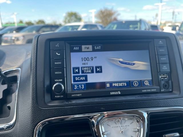 Used 2012 Chrysler Town & Country Touring-L w/ Entertainment Group #2 FWD image 24