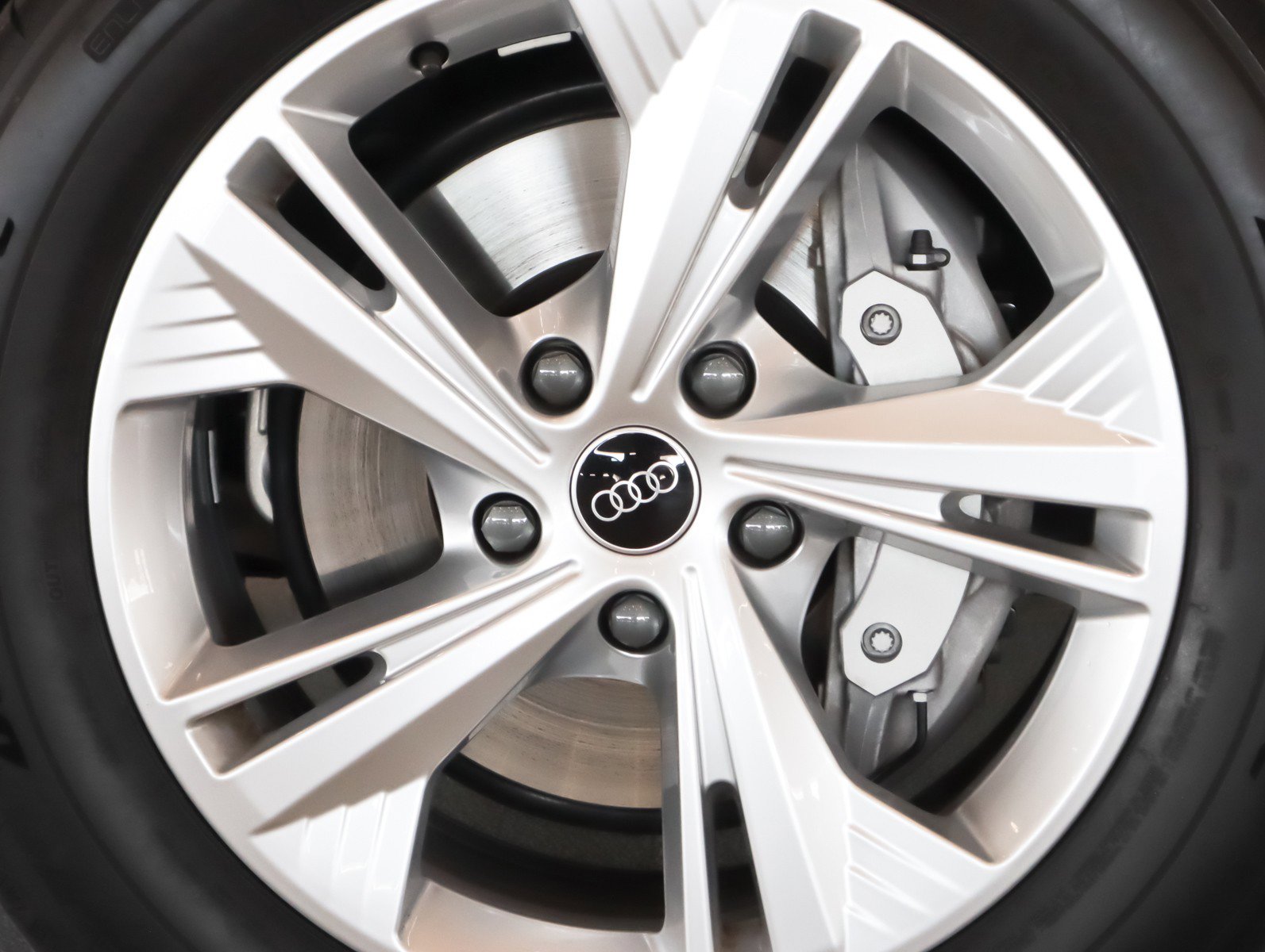 Certified 2025 Audi Q6 e-tron Premium w/ Convenience Package image 5