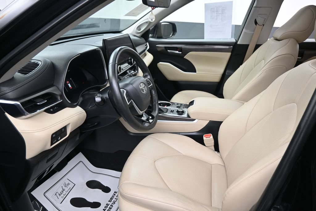 Used 2024 Toyota Highlander Limited AWD/4WD image 21