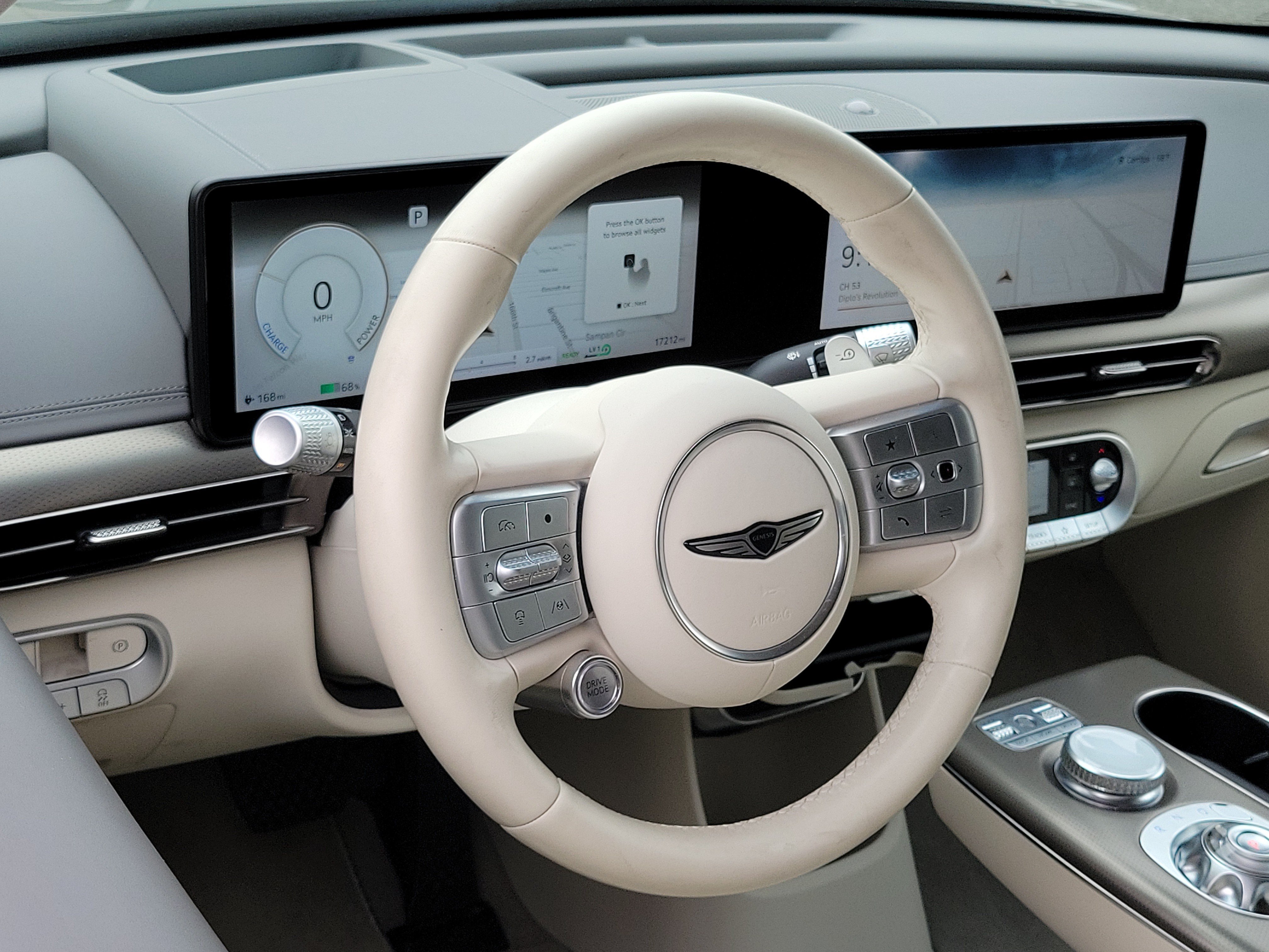 Certified 2023 Genesis GV60 Advanced AWD/4WD image 9