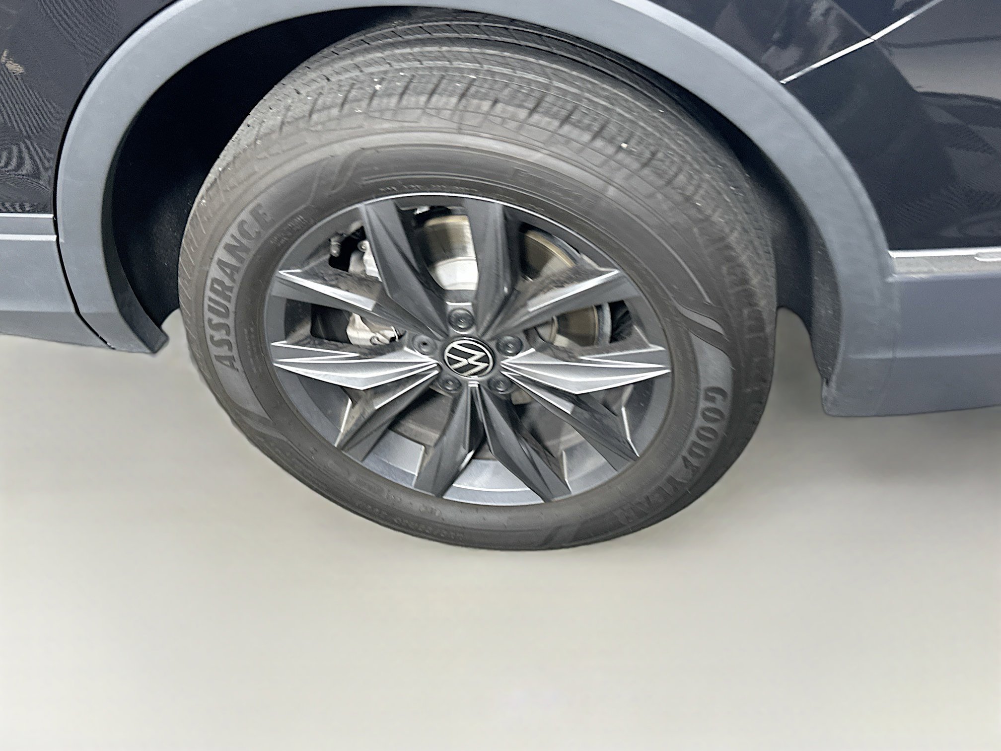 Used 2023 Volkswagen Tiguan SE FWD image 11