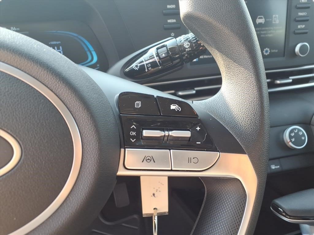 Certified 2025 Hyundai Elantra SE FWD image 15