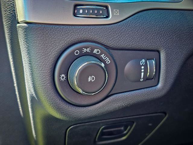 Certified 2022 Jeep Cherokee Latitude w/ Sun & Sound Group AWD/4WD image 15