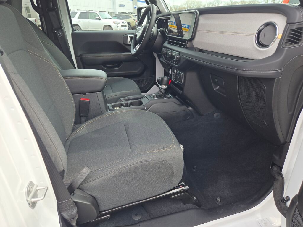 Certified 2025 Jeep Wrangler Unlimited Sahara w/ Safety Group image 6