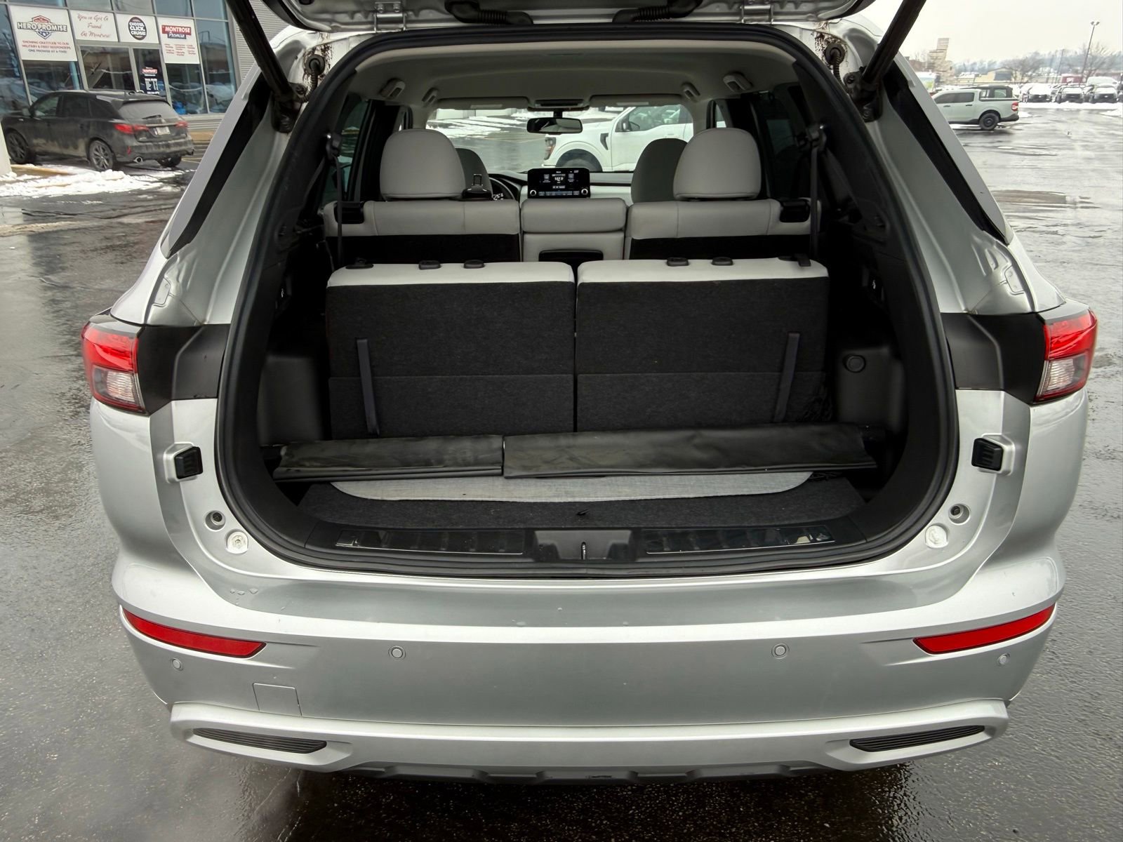 Used 2023 Mitsubishi Outlander SEL image 40