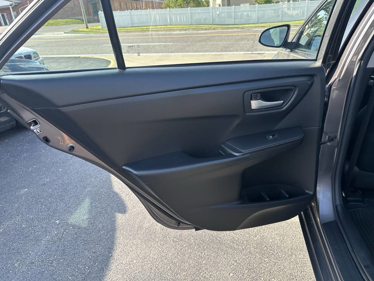 Used 2017 Toyota Camry SE image 18