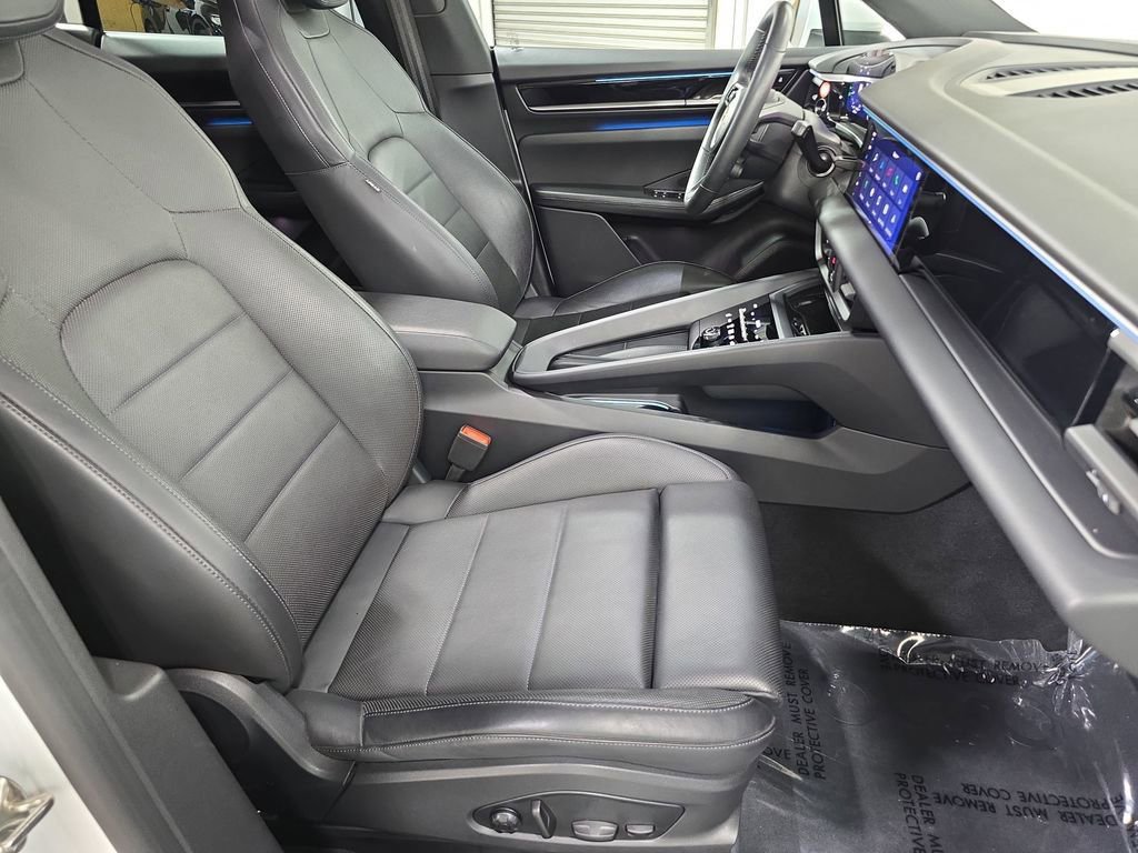 Certified 2025 Porsche Macan Electric image 27
