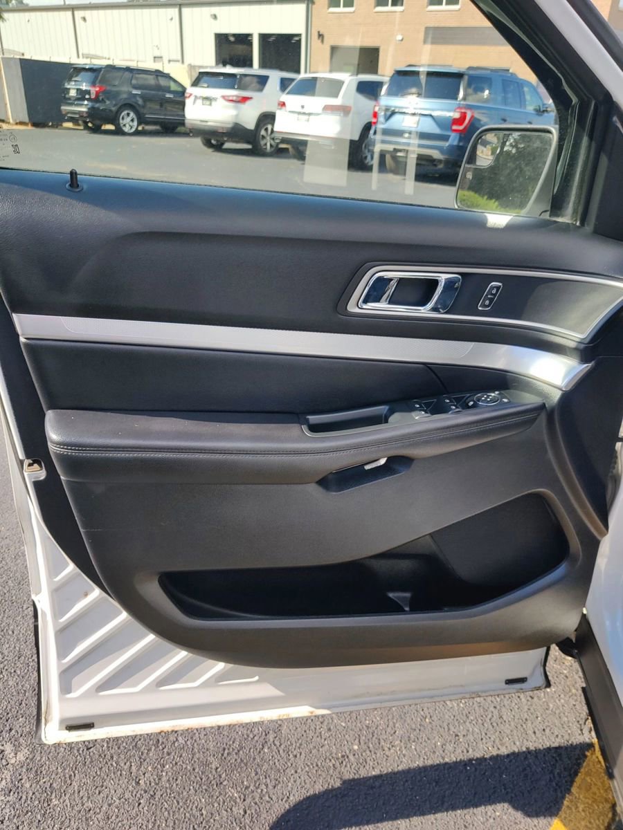 Used 2016 Ford Explorer XLT AWD/4WD image 21