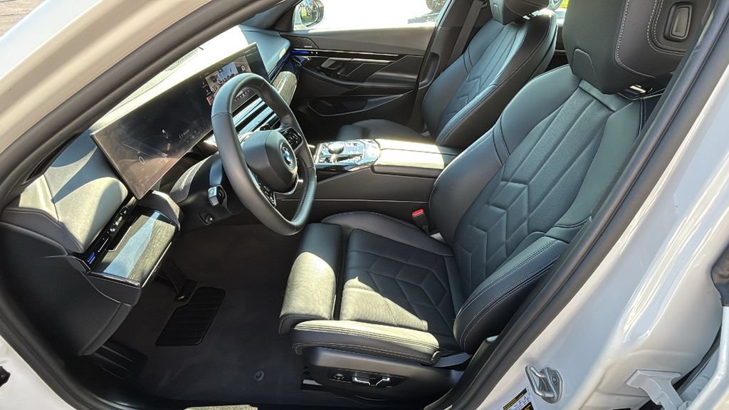 Used 2026 BMW 530i xDrive AWD/4WD image 28