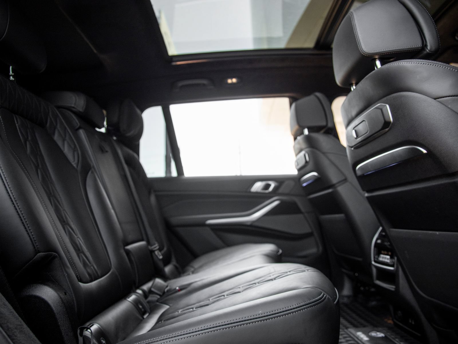 Used 2024 BMW X7 M60i AWD/4WD image 39