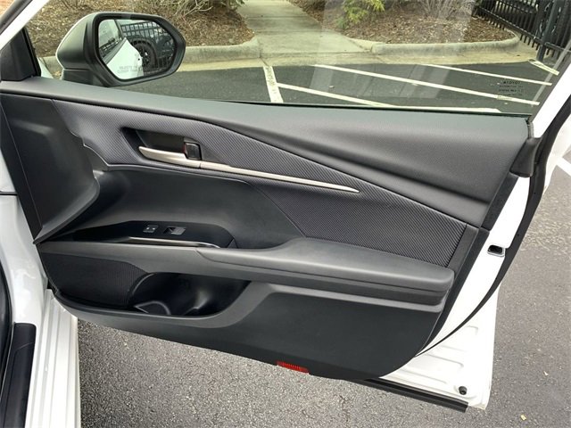 Used 2025 Toyota Camry SE image 13