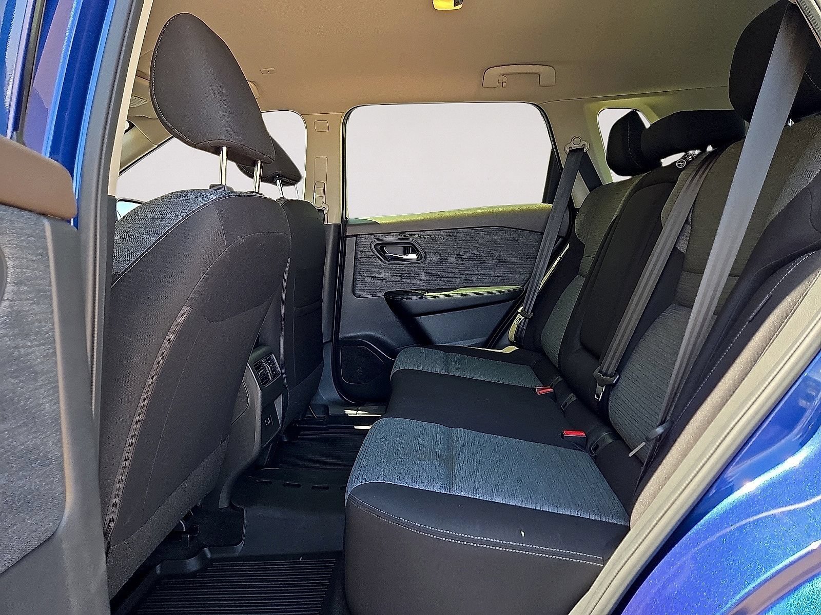 Used 2023 Nissan Rogue SV AWD/4WD image 14