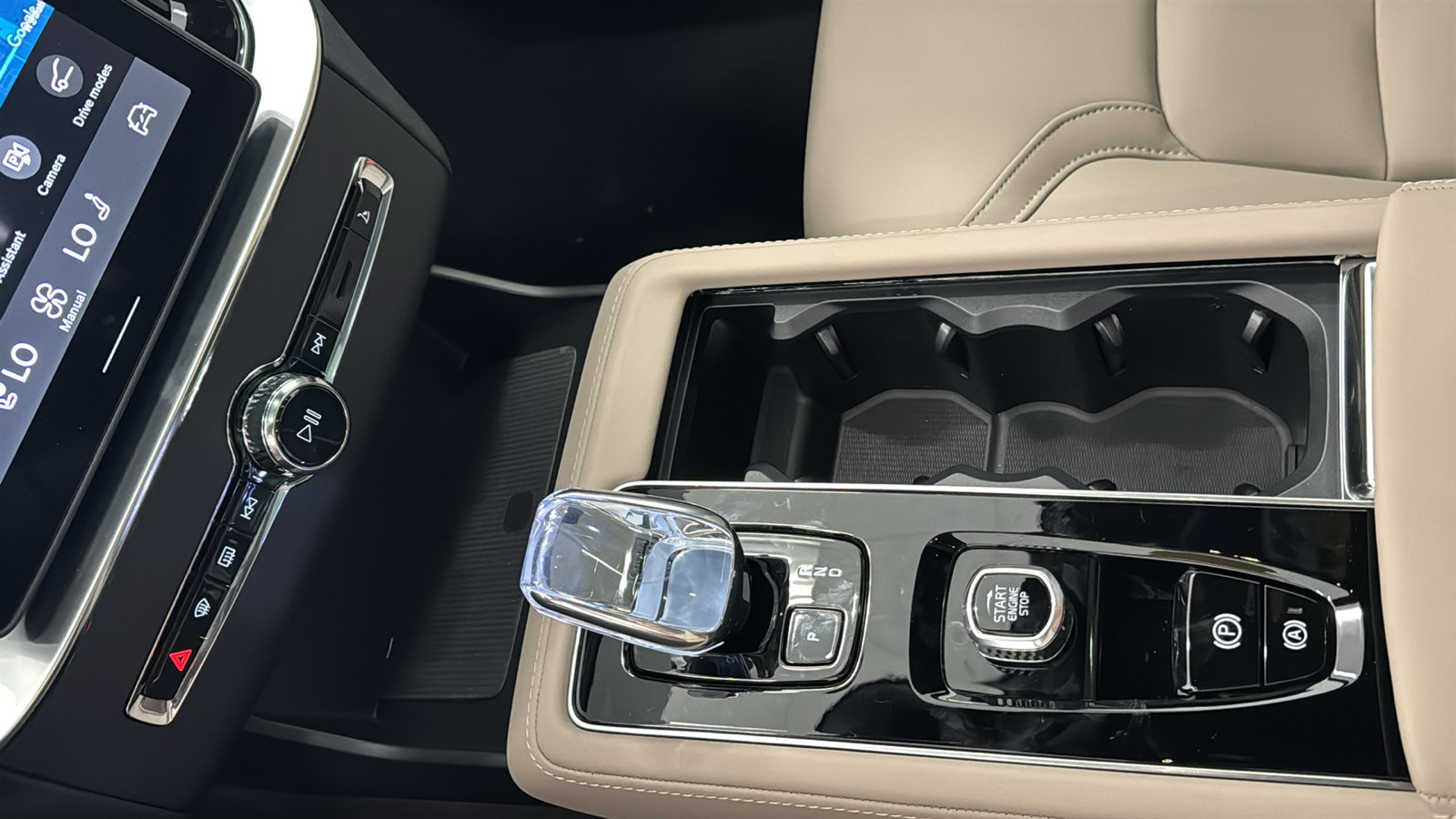 New 2026 Volvo XC90 B5 Core w/ Protection Package AWD/4WD image 19