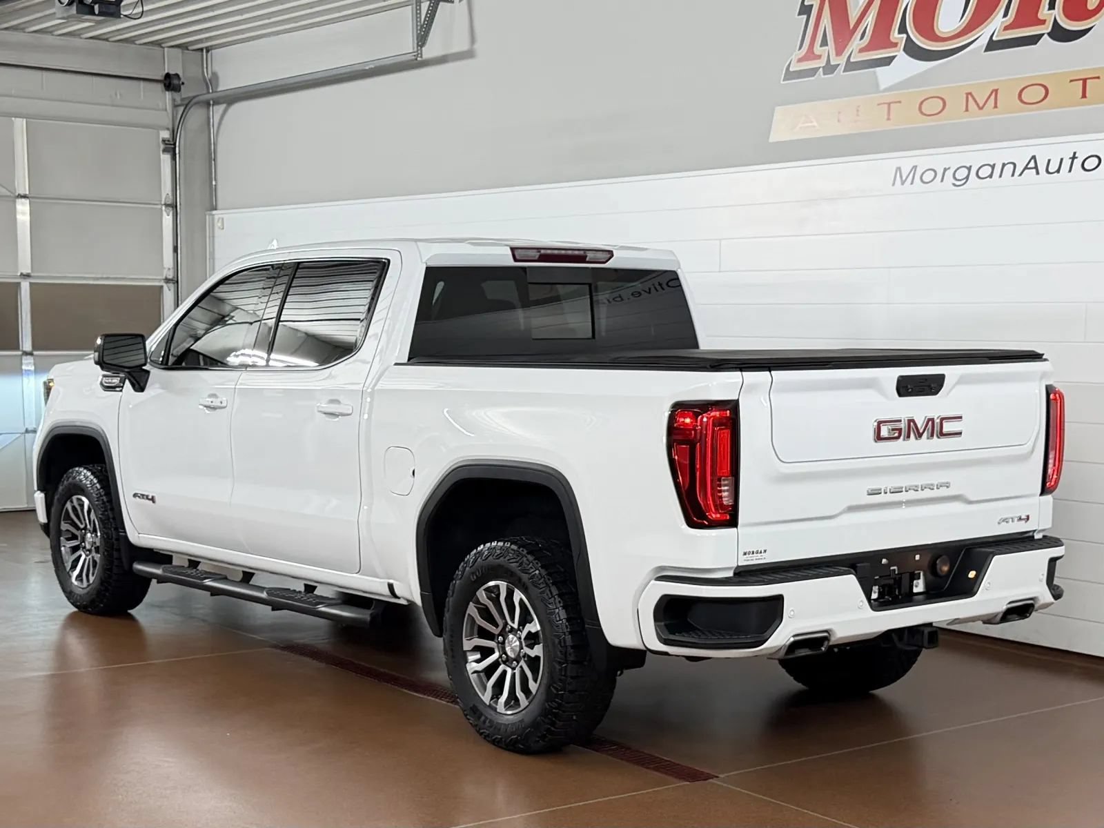 Used 2023 GMC Sierra 1500 AT4 w/ AT4 Preferred Package AWD/4WD image 5