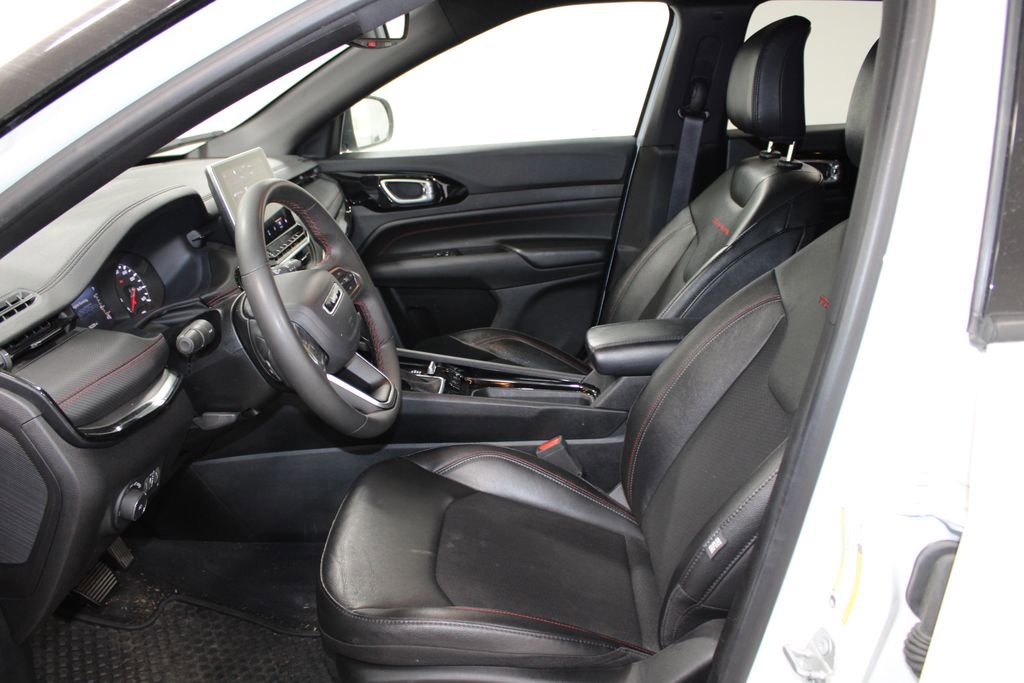 Used 2025 Jeep Compass Trailhawk w/ Trailer Tow Group image 16