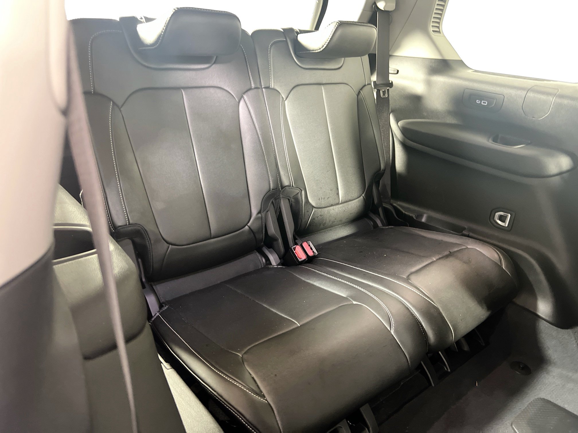 Used 2023 Jeep Grand Cherokee L Limited AWD/4WD image 27