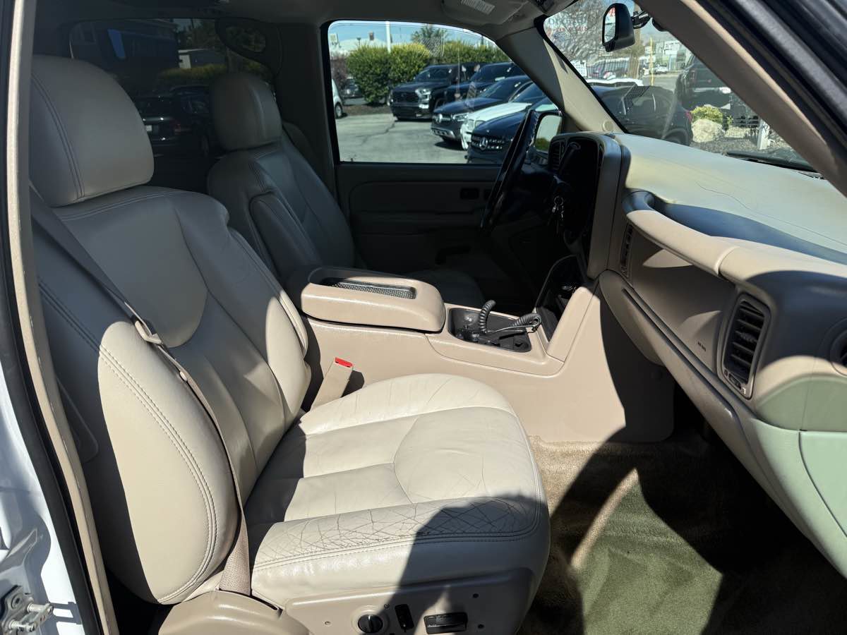 Used 2006 Chevrolet Suburban 2500 LT w/ Preferred Equipment Group image 20