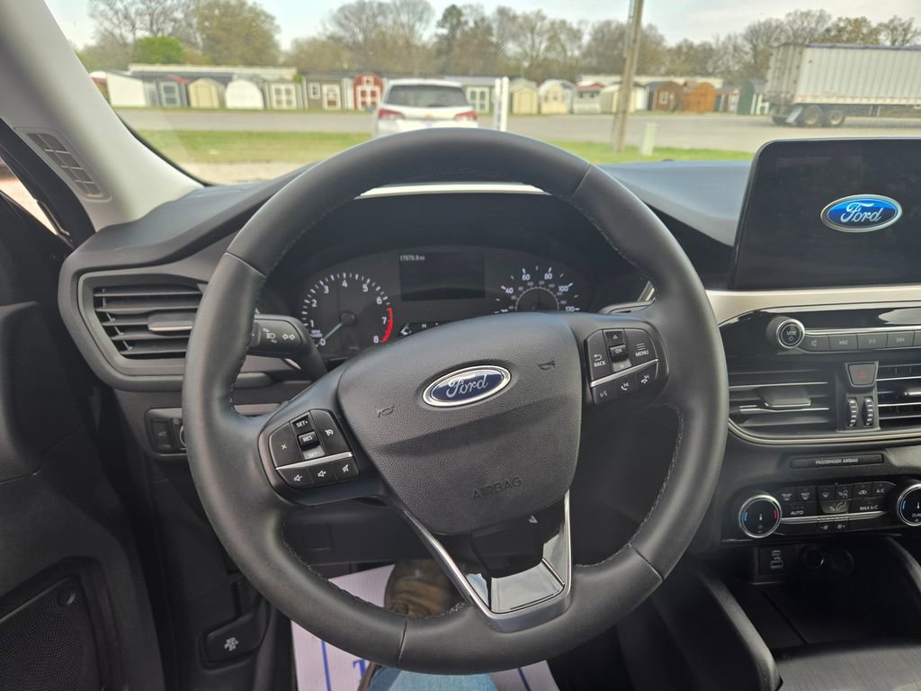 Used 2022 Ford Escape SE w/ SE Sport Appearance Package image 10