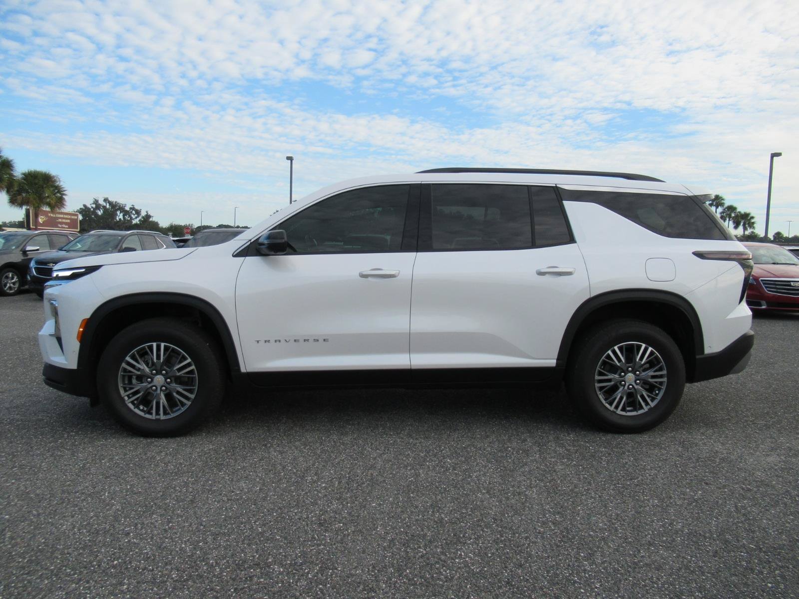 Used 2024 Chevrolet Traverse LT w/ Enhanced Driving Package FWD image 4