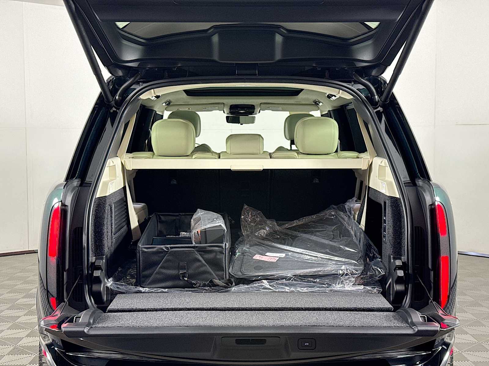 New 2026 Land Rover Range Rover Long Wheelbase SE AWD/4WD image 28