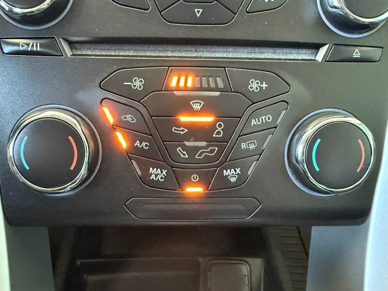 Used 2015 Ford Fusion SE FWD image 33