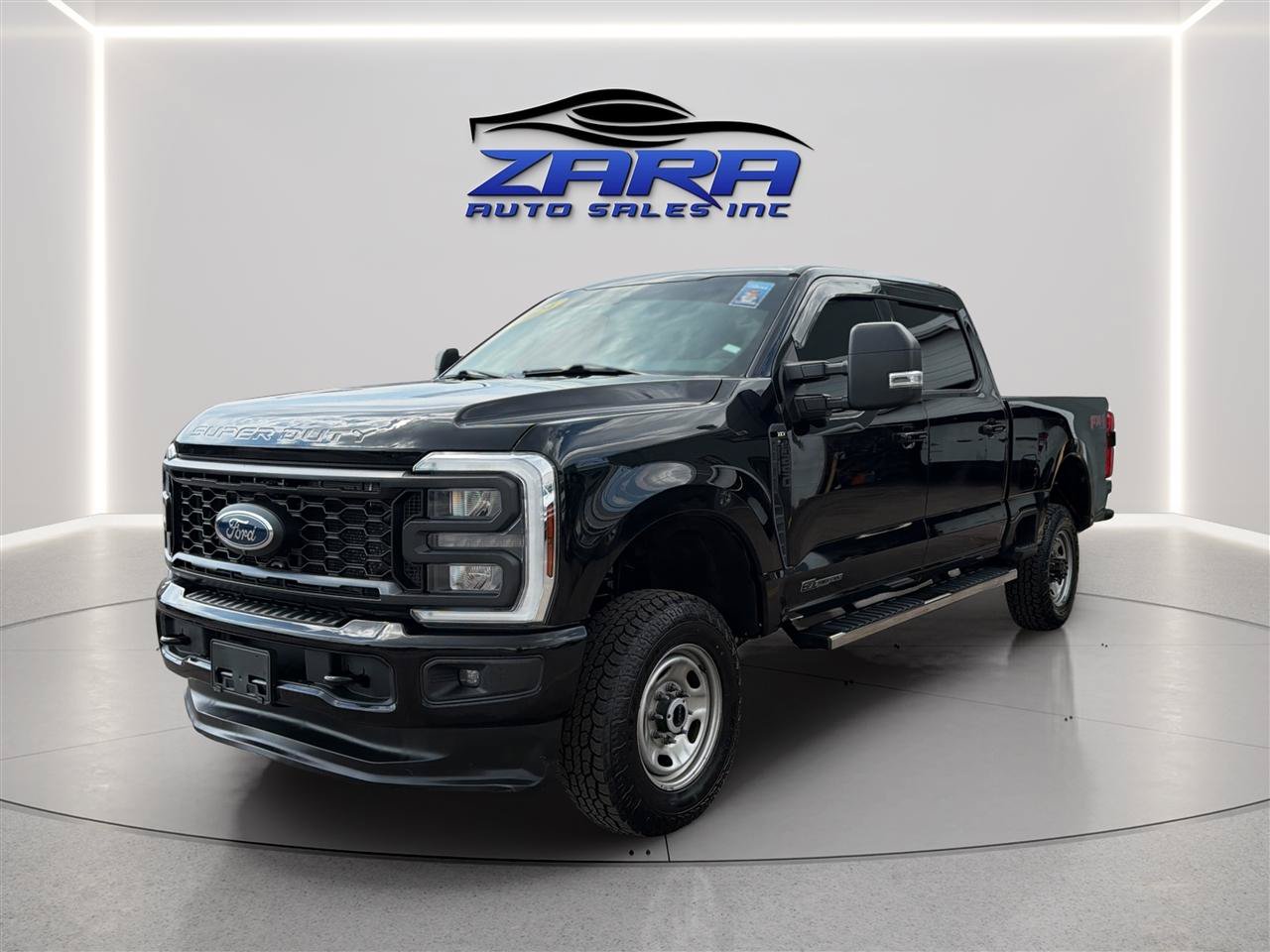 Used 2024 Ford F250 4x4 Crew Cab Super Duty image 3