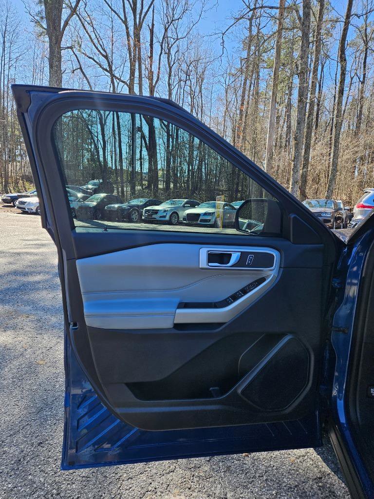 Used 2021 Ford Explorer XLT w/ Equipment Group 202A image 11