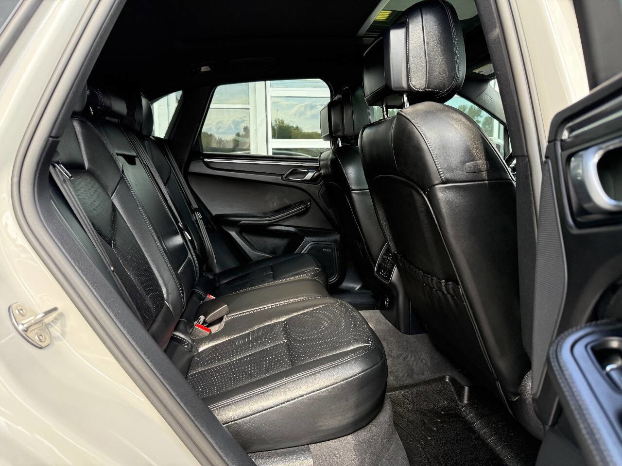 Used 2025 Porsche Macan GTS image 36