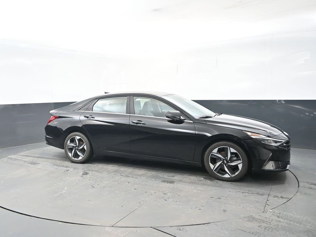 Used 2022 Hyundai Elantra Limited image 7
