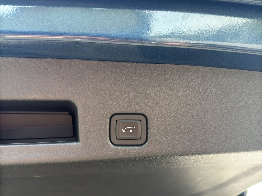 Used 2025 Chevrolet Traverse High Country image 10