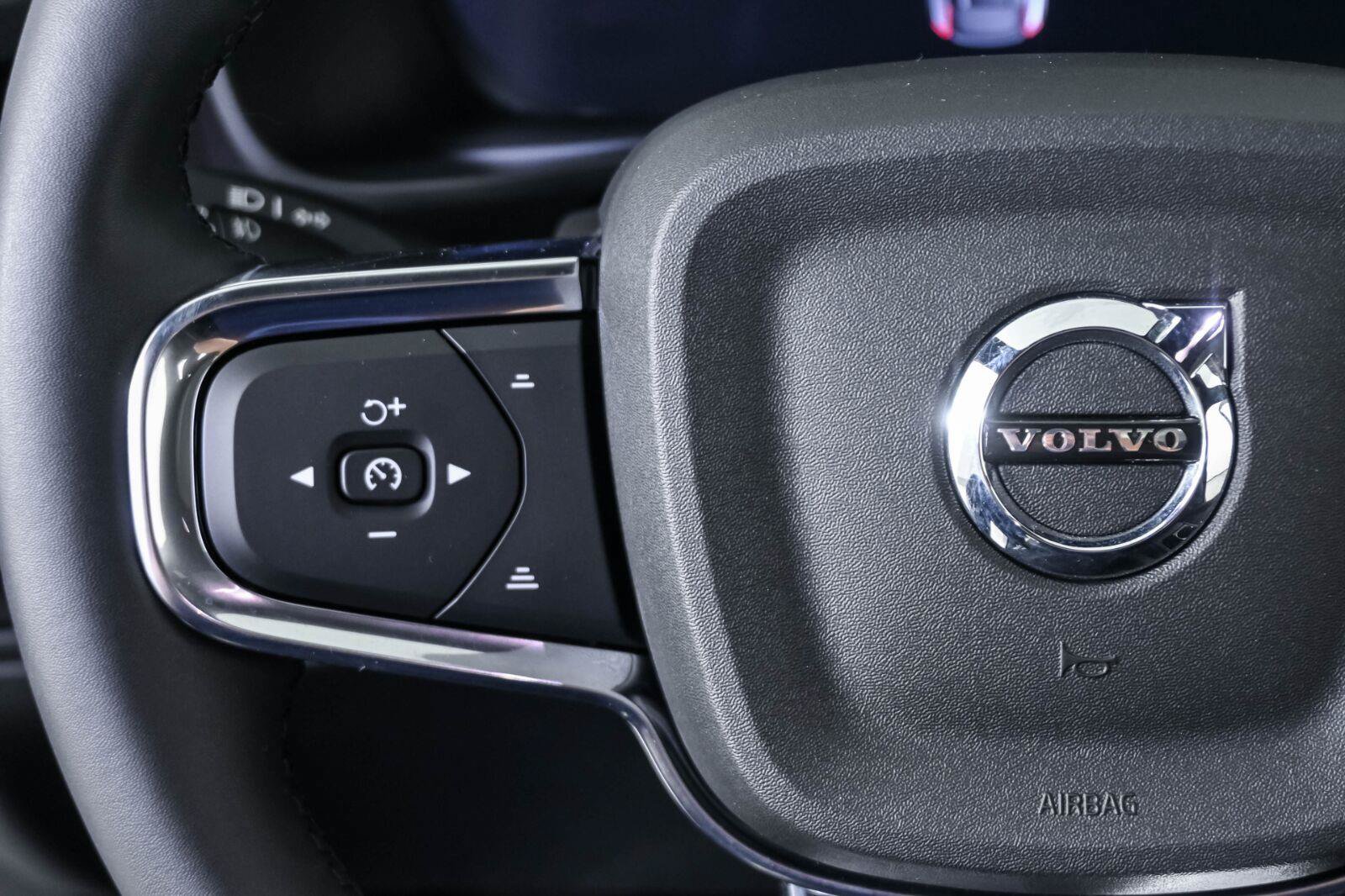 Certified 2024 Volvo C40 Recharge Core w/ Climate Package AWD/4WD image 9