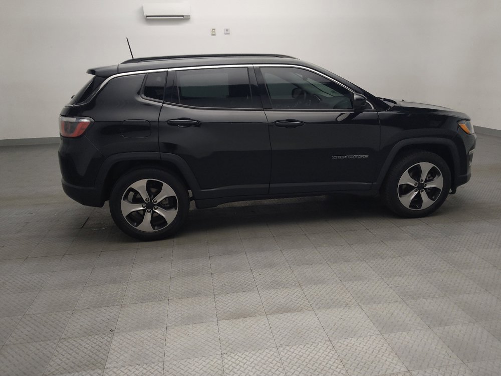 Used 2017 Jeep Compass Latitude FWD image 10