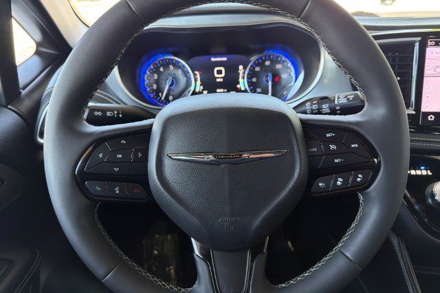 Used 2026 Chrysler Pacifica Limited w/ S Appearance Package FWD image 28