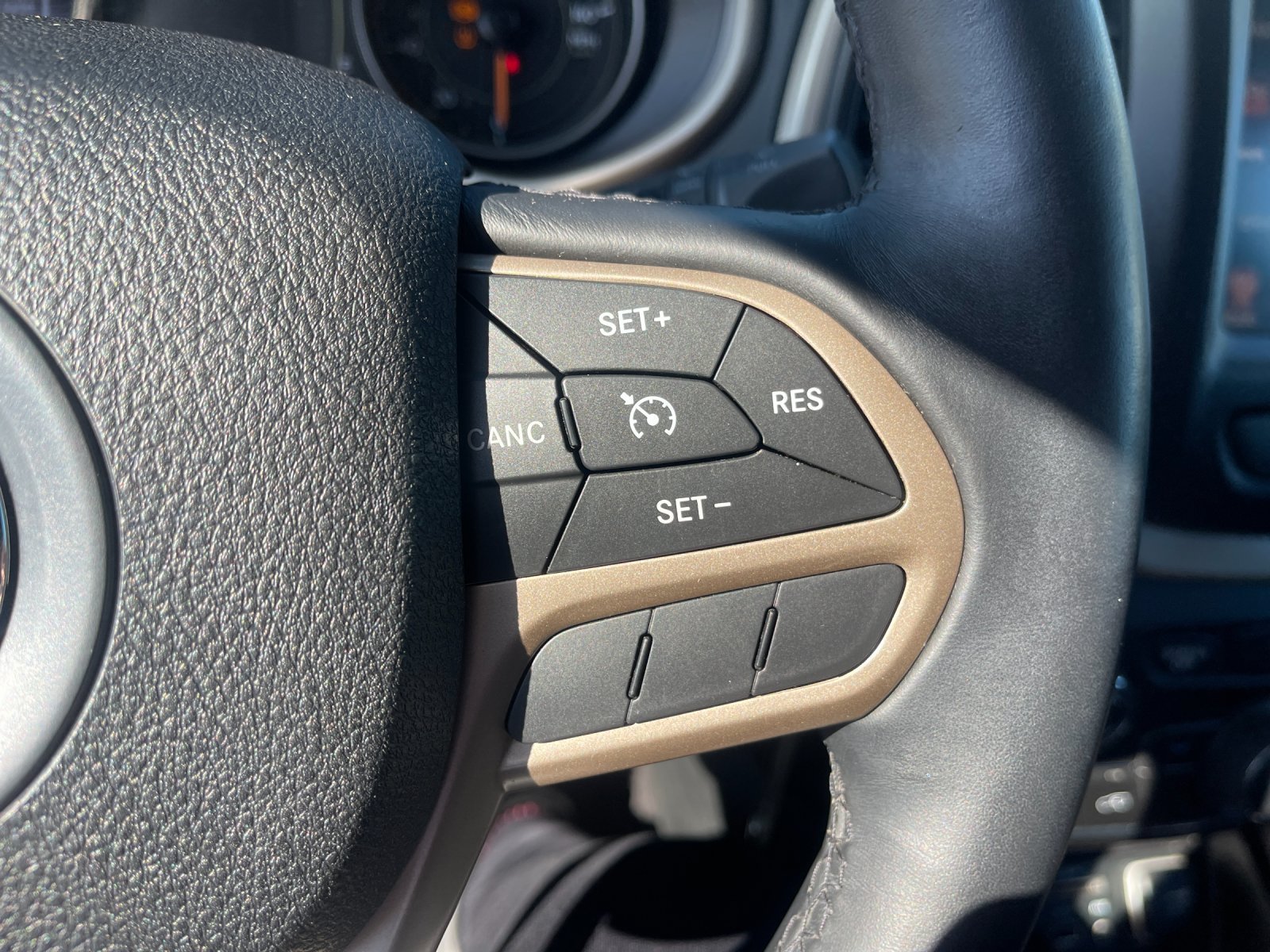 Used 2017 Jeep Cherokee Latitude w/ Safety/Convenience Group AWD/4WD image 28