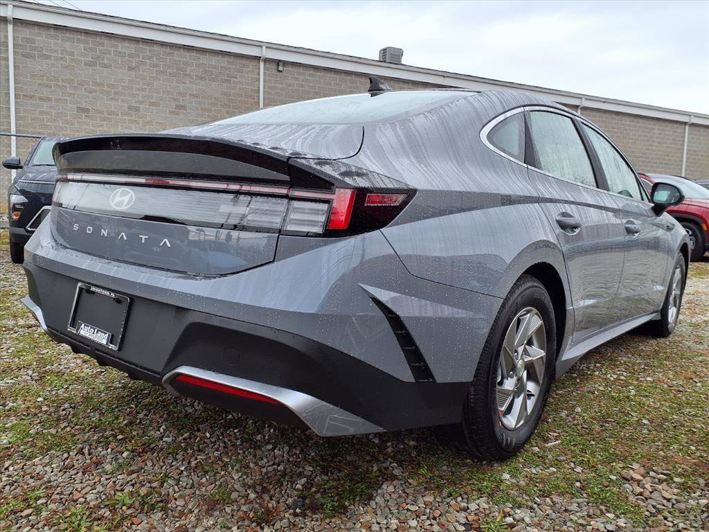 New 2026 Hyundai Sonata SE FWD image 3