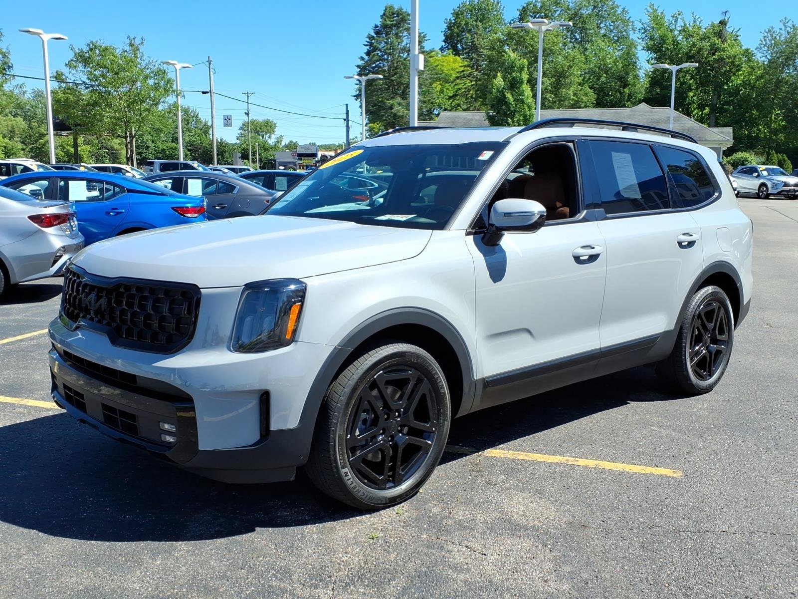 Used 2025 Kia Telluride SX X-Line AWD/4WD image 3