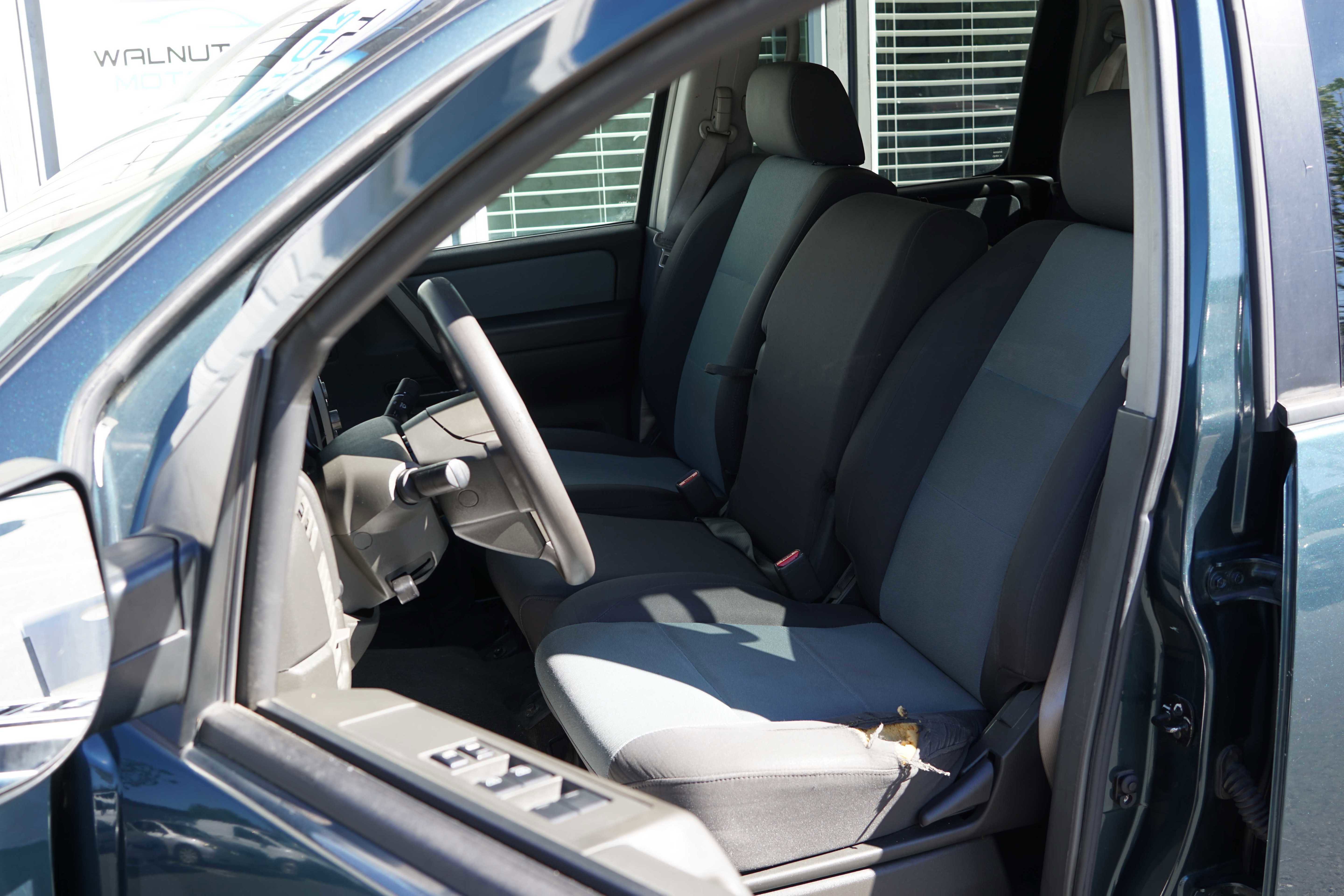 Used 2005 Nissan Titan XE image 36