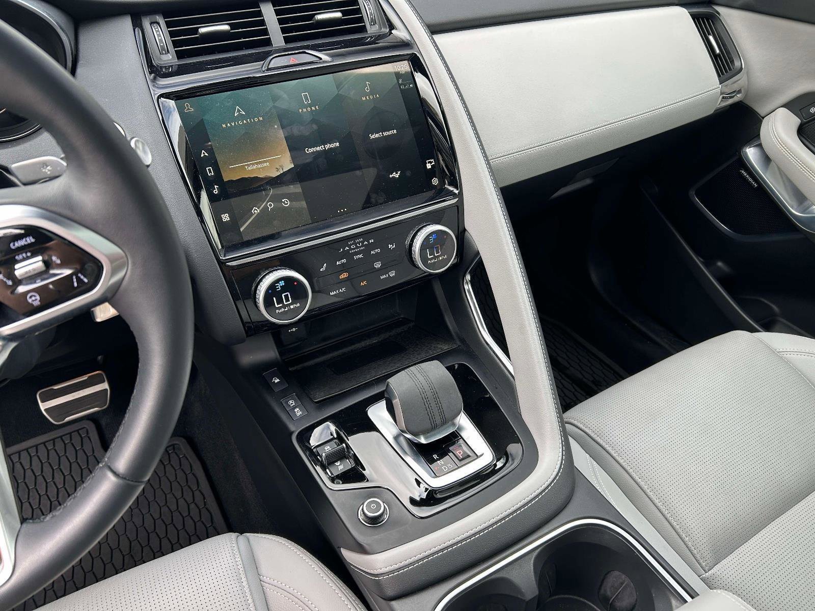 Used 2024 Jaguar E-PACE R-Dynamic SE image 13