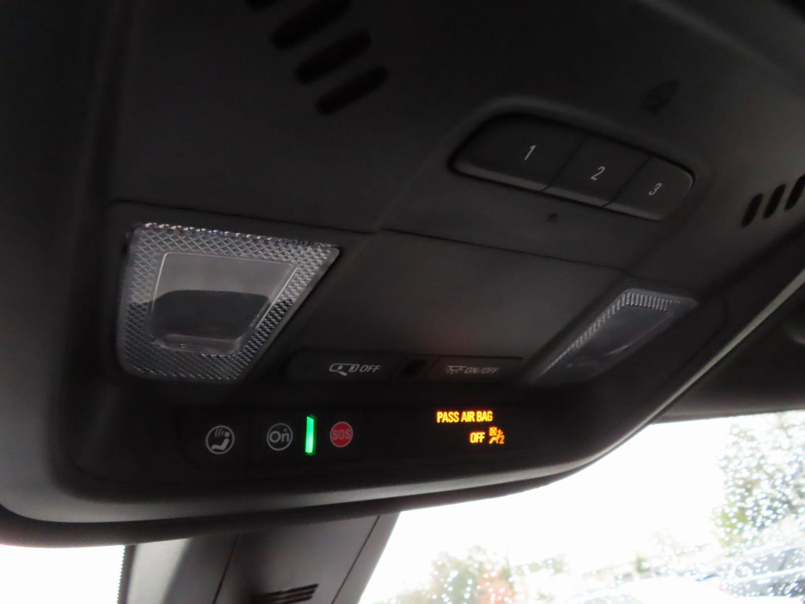 Used 2023 Chevrolet Traverse RS image 37