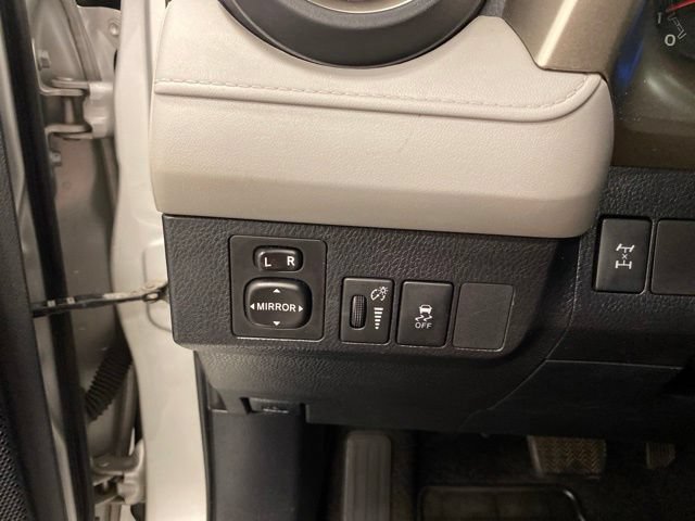 Used 2013 Toyota RAV4 LE AWD/4WD image 16