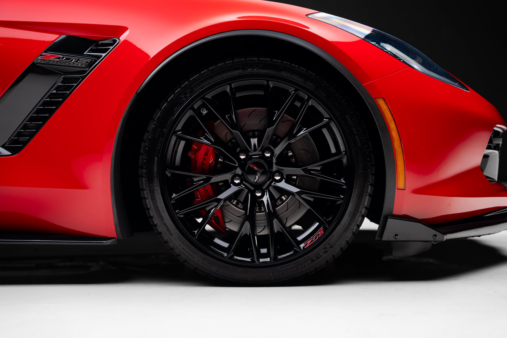 Used 2016 Chevrolet Corvette Z06 w/ 3LZ Preferred Equipment Group RWD image 39