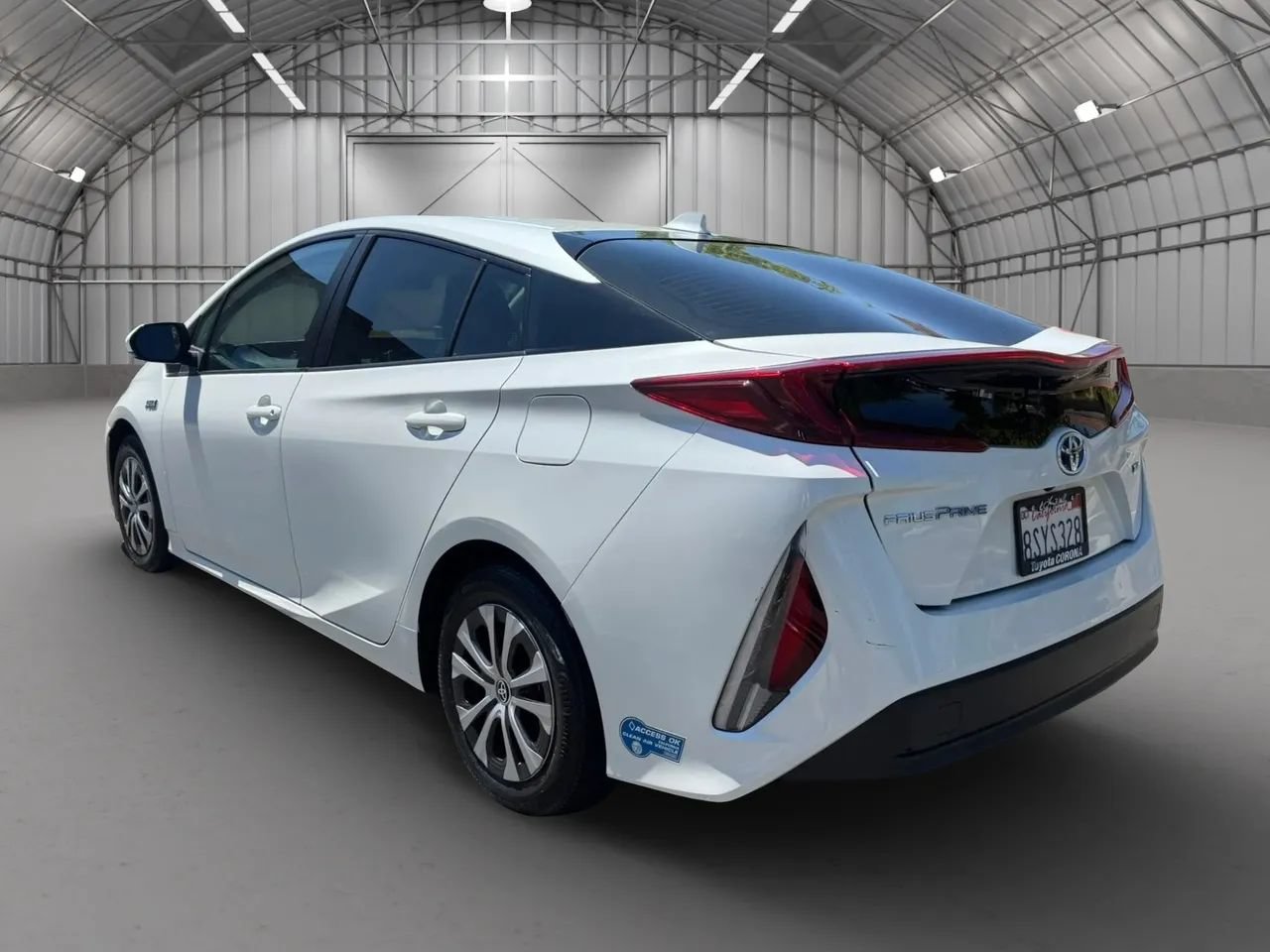Used 2021 Toyota Prius Prime XLE w/ Carpet Mat Package (TMS) FWD image 4