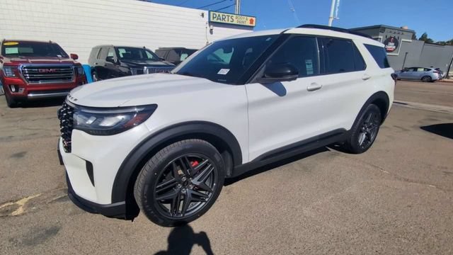 Used 2025 Ford Explorer ST AWD/4WD image 4