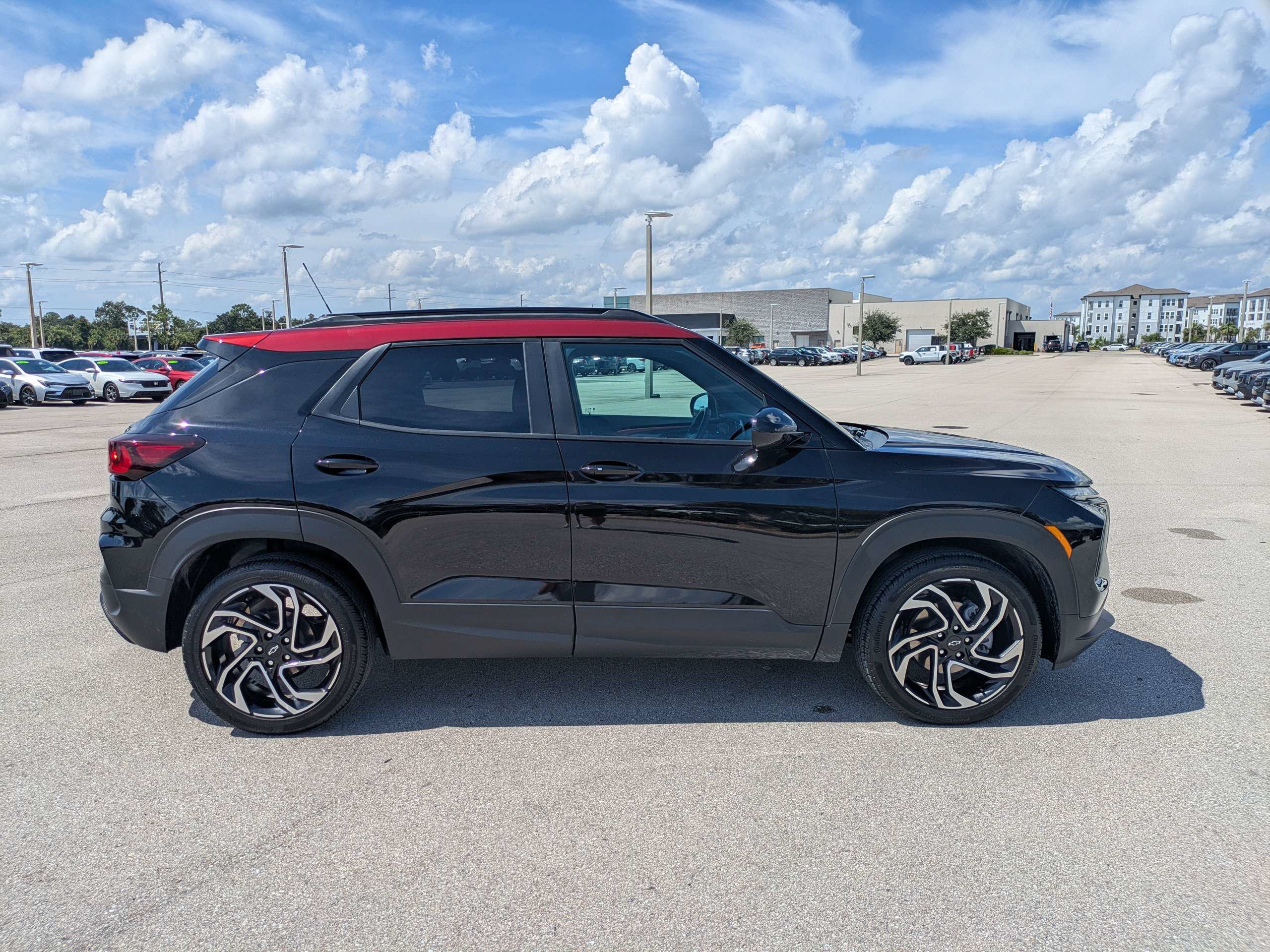 Used 2025 Chevrolet TrailBlazer RS w/ Convenience Package FWD image 4