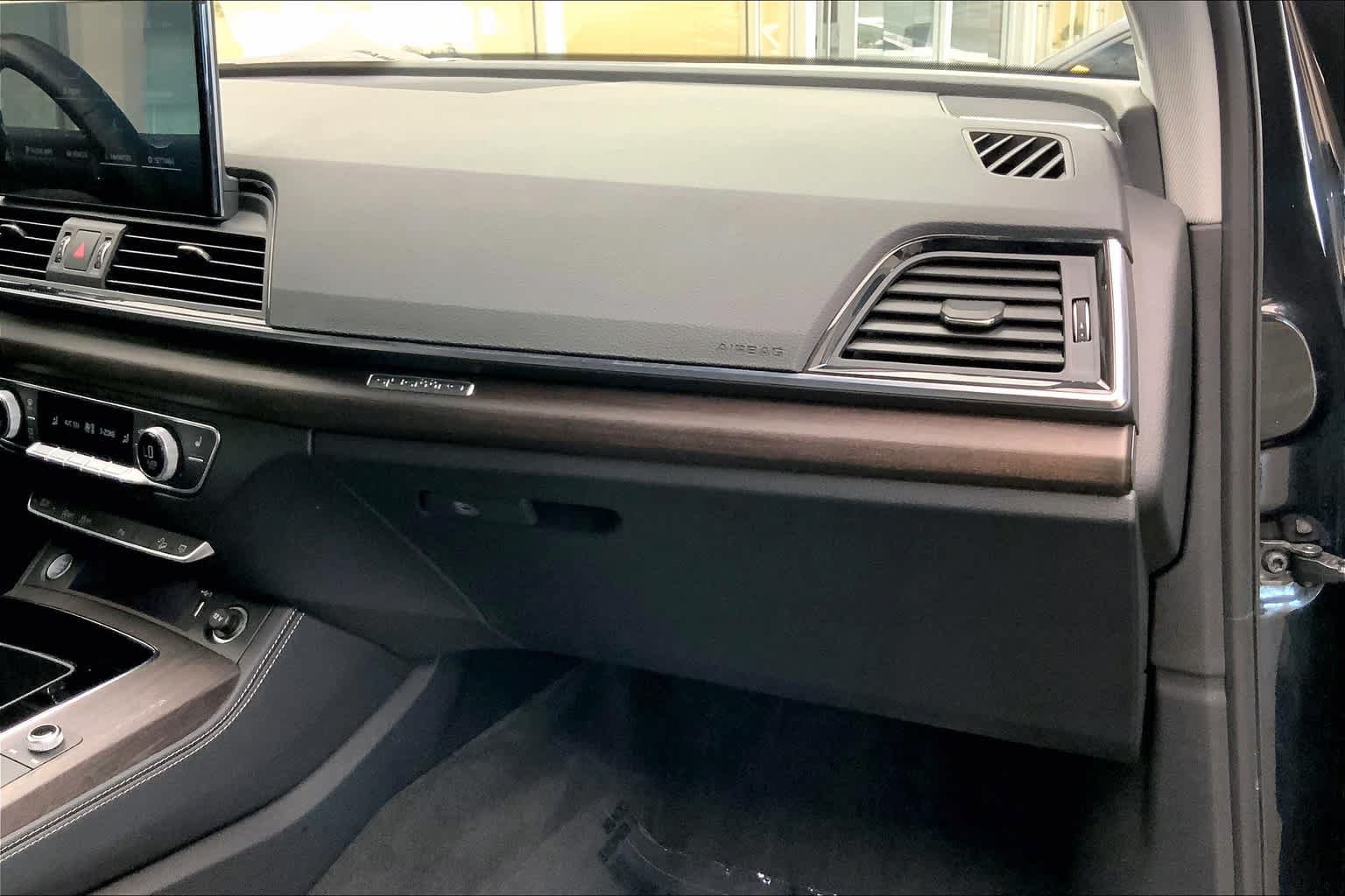 Used 2021 Audi Q5 2.0T Premium Plus w/ Premium Plus Package AWD/4WD image 19