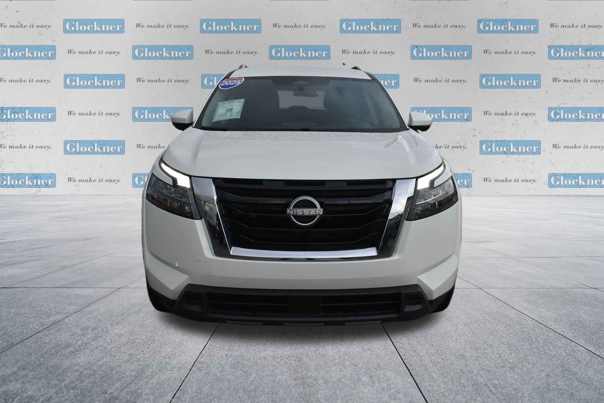 Used 2025 Nissan Pathfinder SV image 2