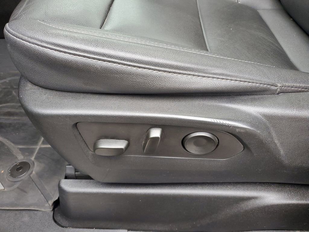 Used 2023 Chevrolet Suburban Z71 w/ Z71 Off-Road Package image 9