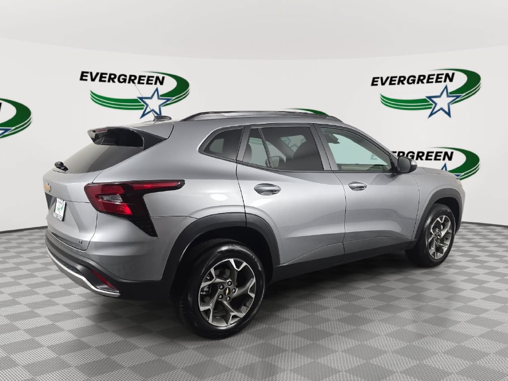 Used 2025 Chevrolet Trax LT w/ Driver Confidence Package FWD image 5